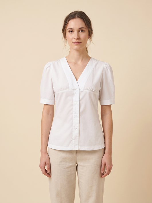 Blusenshirt Elin in Weiß – am Model