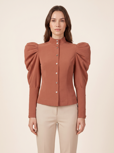 Bluse Romy mit Puffärmeln in Altrosa – am Model