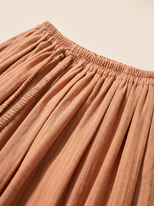 Plisseerock Thea in Apricot – Plissee und Bund im Detail