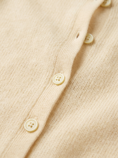 Feinstrick-Cardigan Vera in Creme – Strickstruktur im Detail