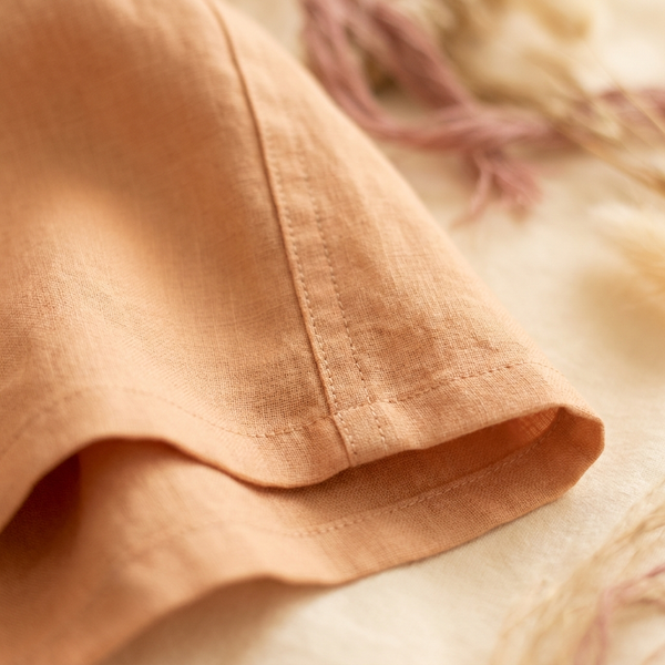 Detailaufnahme von Saum und Naht